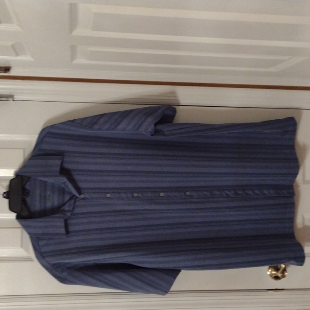 Haggar Men's Blue XLT Shirt
